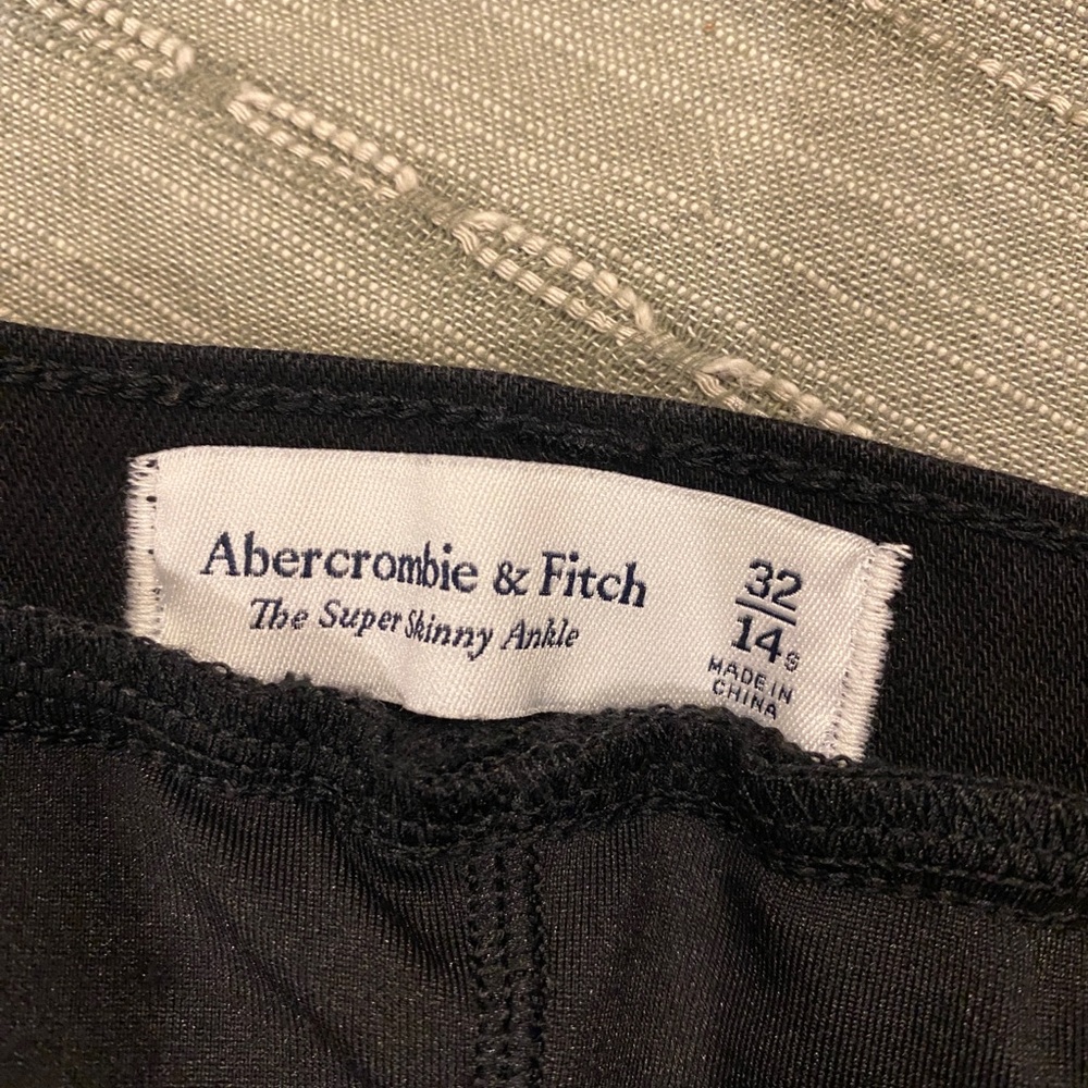 MATERNITY Abercrombie size 32 / 14 short maternity black jeans